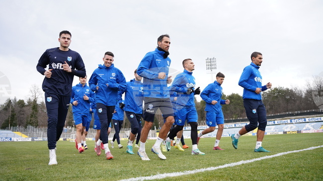Футболистите на Арда подновиха тренировки, клубът търси централен нападател
