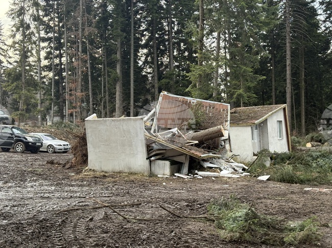 Курортен комплекс "Боровец" - ураганен вятър - щети