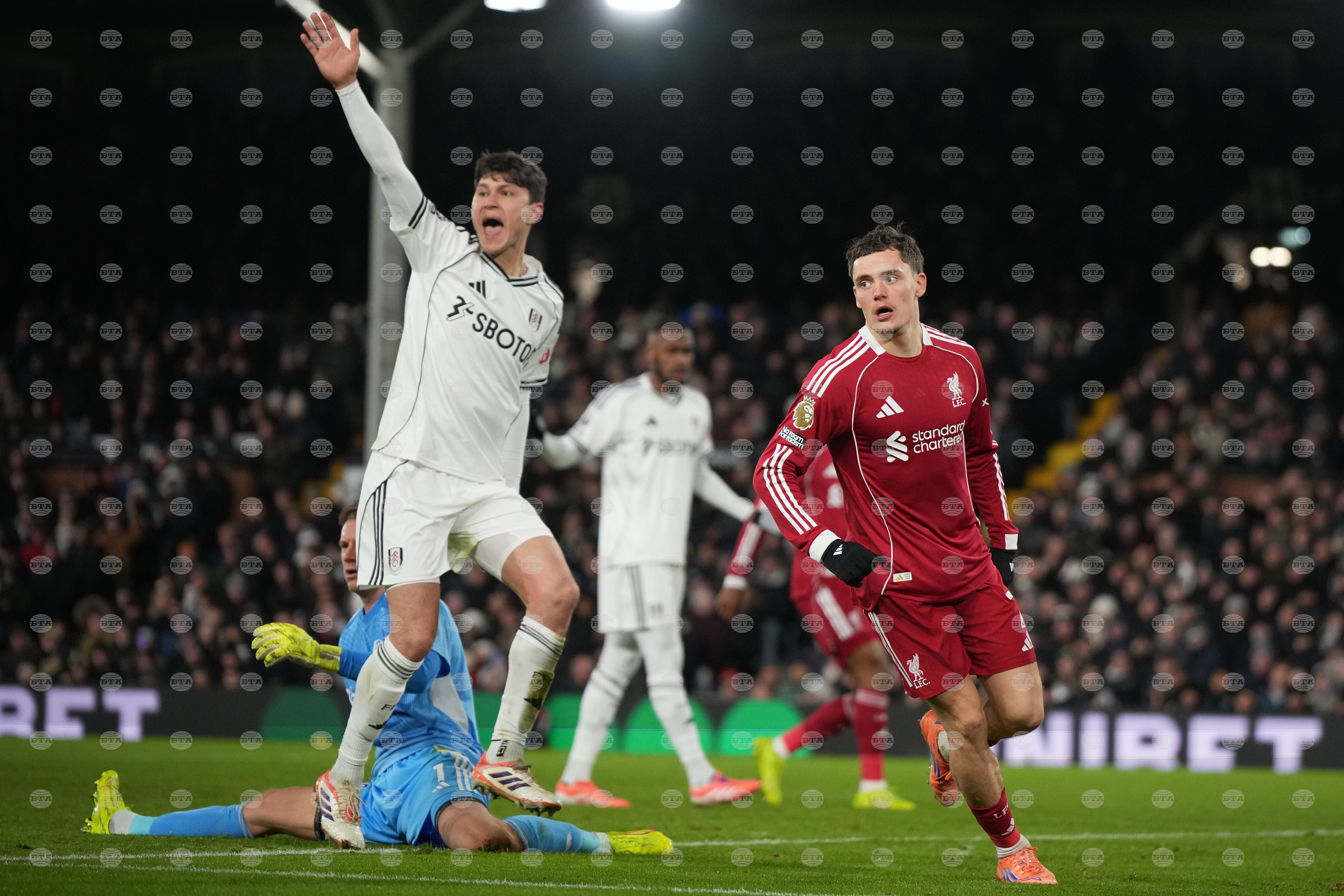 Ливърпул и Фулъм направиха зрелищно равенство във Висшата лига след два гола в добавеното време