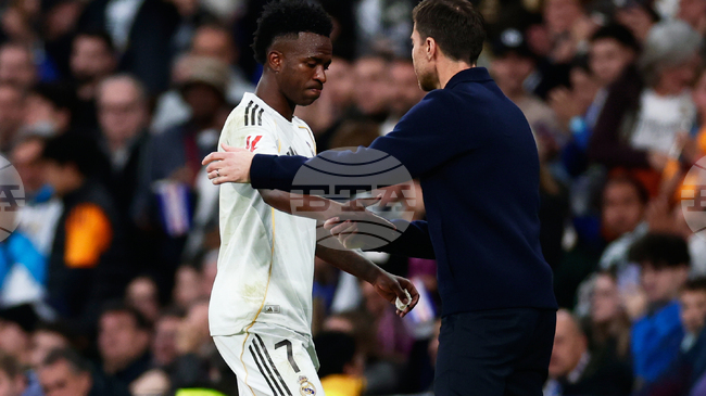 Шаби Алонсо подкрепи Винисиус, въпреки освиркванията от страна на публиката