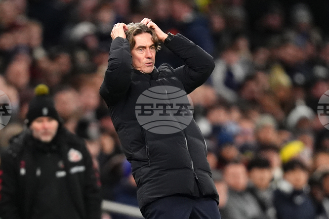 Мениджърът на Тотнъм Томас Франк заяви, че не е забелязал, че пие от чаша с емблемата на Арсенал