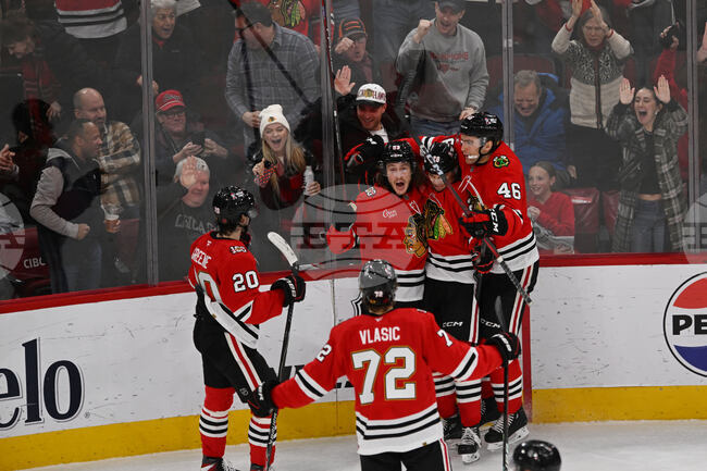 Чикаго вкара седем гола на Сейнт Луис и постигна четвърта поредна победа в Националната хокейна лига