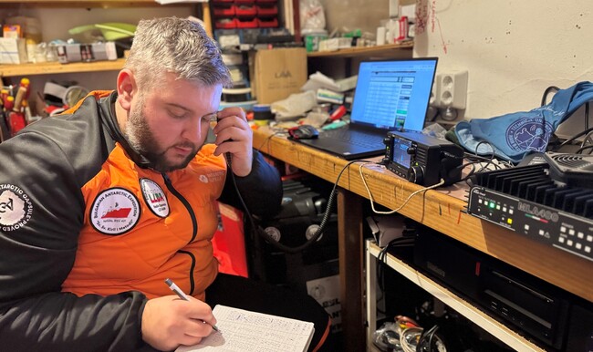 Български антарктически институт: LZ0A от Антарктика – радиовръзка със света