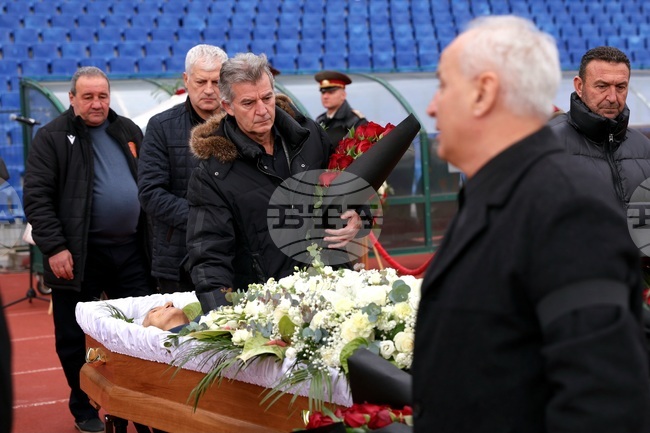 Емил Костадинов: "Феновете трябва да решат дали новият стадион на ЦСКА да носи името на Димитър Пенев"