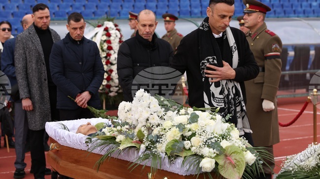 Димитър Бербатов: "Тъжен ден, сърцата ни плачат"