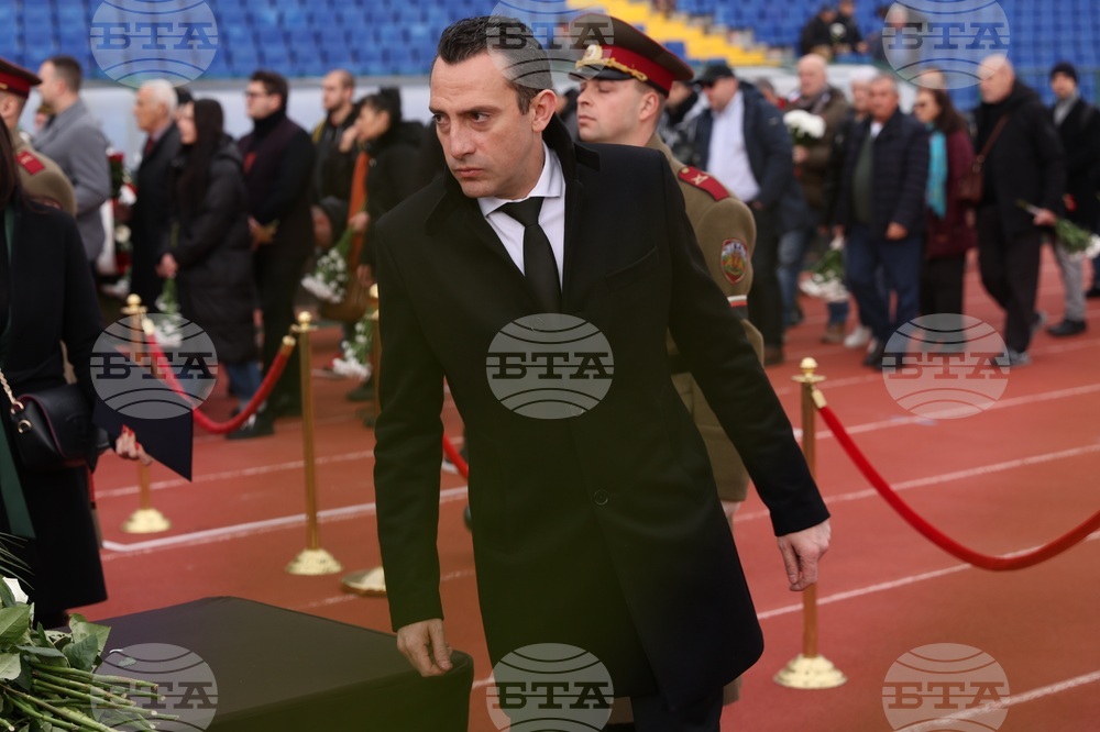 Министър Иван Пешев подкрепи Ивет Лалова