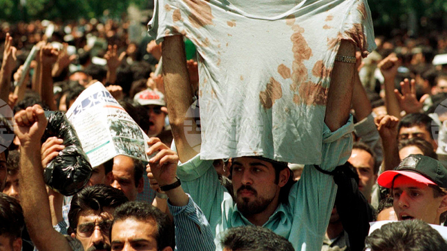 Нови протести избухнаха в Техеран на фона на срива на риала