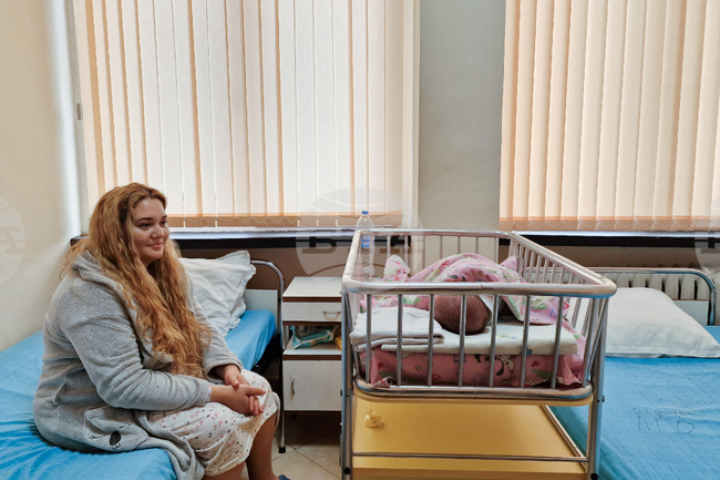 Първото бебе в Самоков за тази година се казва Красимира, майката получи парична премия от кмета