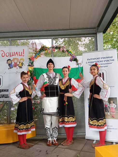 Доц. д-р Диана Стоева, ръководител на български детски танцови състави във Виена: Измина година, изпълнена с вълнуващи участия