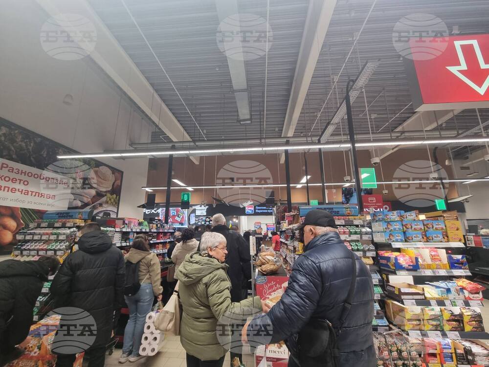 В първия работен ден на 2026 година голяма част от плащанията в брой в магазините в Стара Загора се извършват в лева