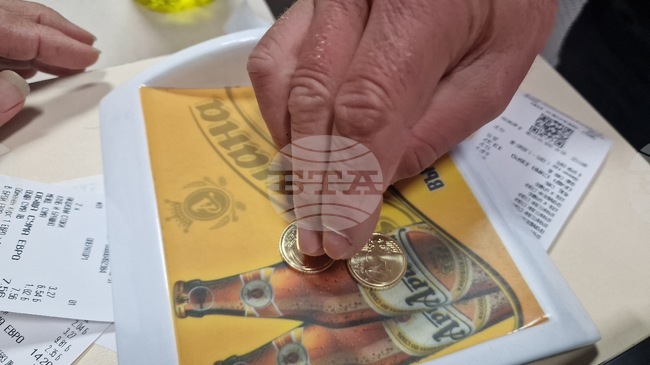 В селата Балкански и Благоево в Община Разград разплащанията в брой засега са предимно в левове, съобщиха кметове