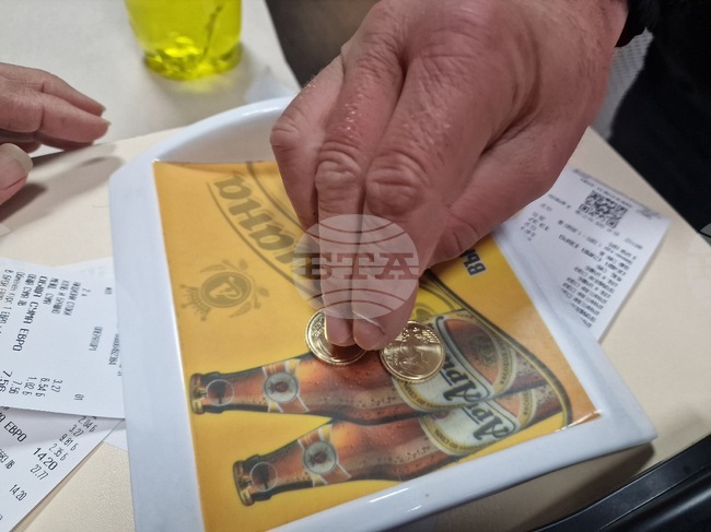 В селата Балкански и Благоево в Община Разград разплащанията в брой засега са предимно в левове, съобщиха кметове