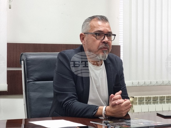 Макар и без бюджет, община Тунджа започва изпълнение на 14 инфраструктурни обекта, каза кметът Станчо Ставрев