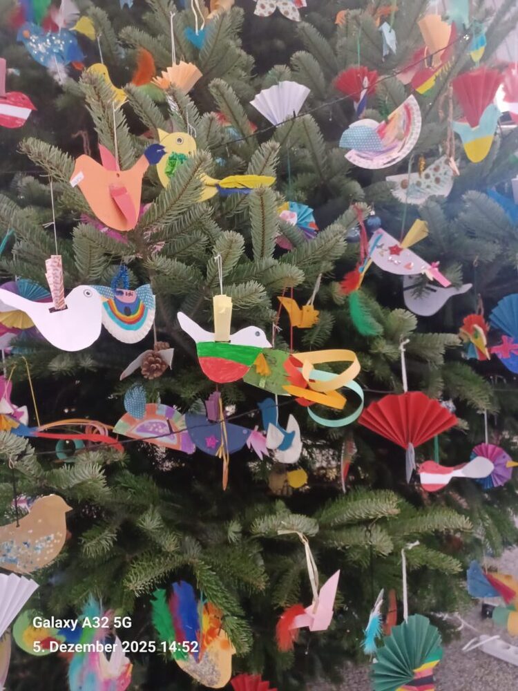 България участва в украсата на „Дървото на мира“ във Виена 