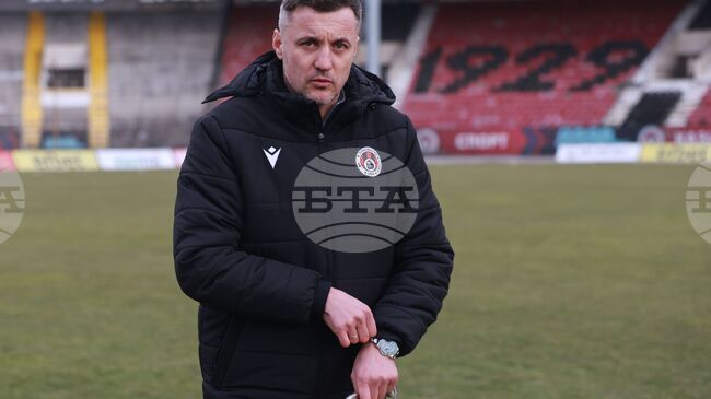 Лудогорец има по-класните футболисти, а ние направихме тактически грешки, каза треньорът на Локомотив (София) Станислав Генчев