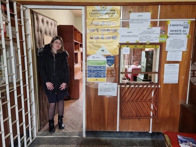 Нито един човек не е обменил евро днес в монтанското село Гаврил Геново, битови сметки се плащат в лева