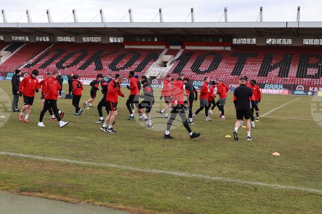 Локомотив София започна зимна подготовка с двама нови футболисти