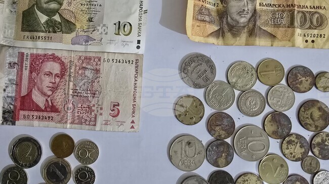 Читалището в ловешкото село Йоглав прибави към колекцията си от стари български монети, датиращи от последния век, и сегашните левове 