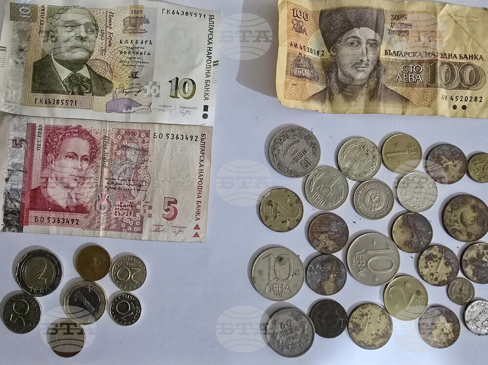 Читалището в ловешкото село Йоглав прибави към колекцията си от стари български монети, датиращи от последния век, и сегашните левове 