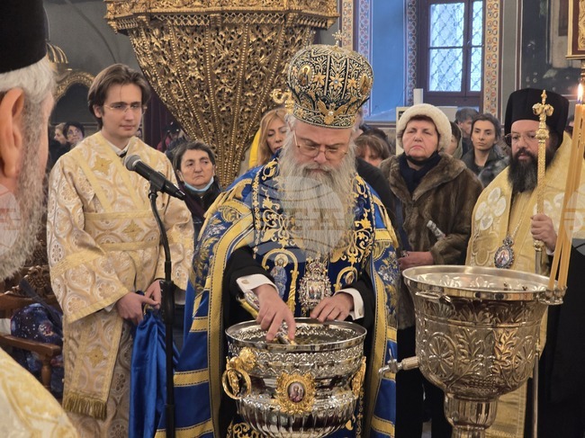 Пловдивският митрополит Николай отслужи Велик богоявленски водосвет