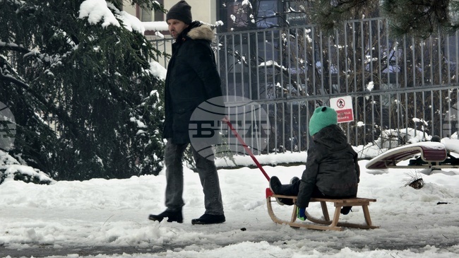 Лошо време и на Коледа в Сърбия, 14 души са евакуирани, р. Дрина преля 