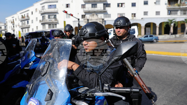 Венецуелската полиция е започнала да издирва лица, които са подпомогнали американската операция по залавяне на Мадуро