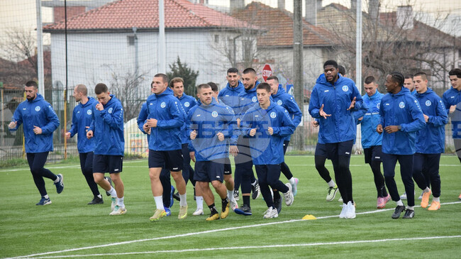 Четири нови попълнения на първата тренировка на втородивизионния Черноморец (Бургас)