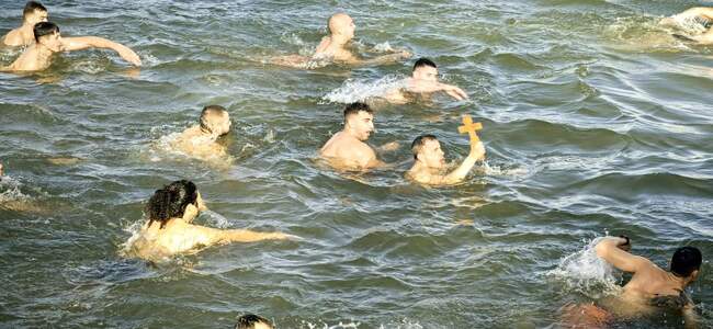 Областна администрация Русе: Тържествен водосвет на бойните знамена ще се състои утре в Русе 