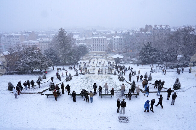 Западна Европа се подготвя за нови снеговалежи и поледици