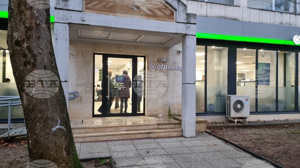 Опашки се образуваха в банковите клонове във Враца в първия работен ден след Нова година