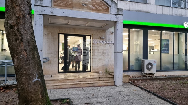 Опашки се образуваха в банковите клонове във Враца в първия работен ден след Нова година