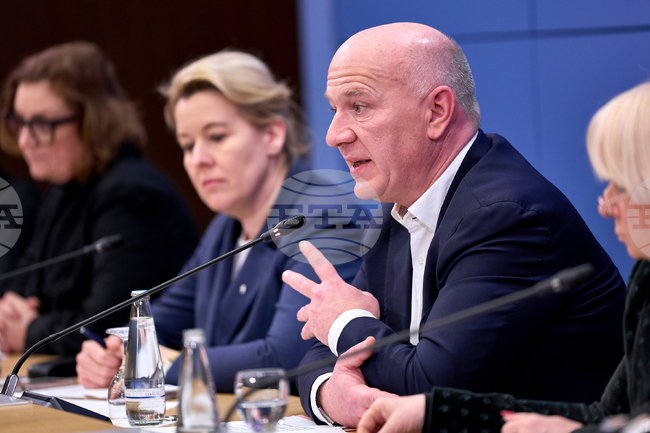 Кметът на Берлин бе разкритикуван, че е играл тенис по време на голямото спиране на тока