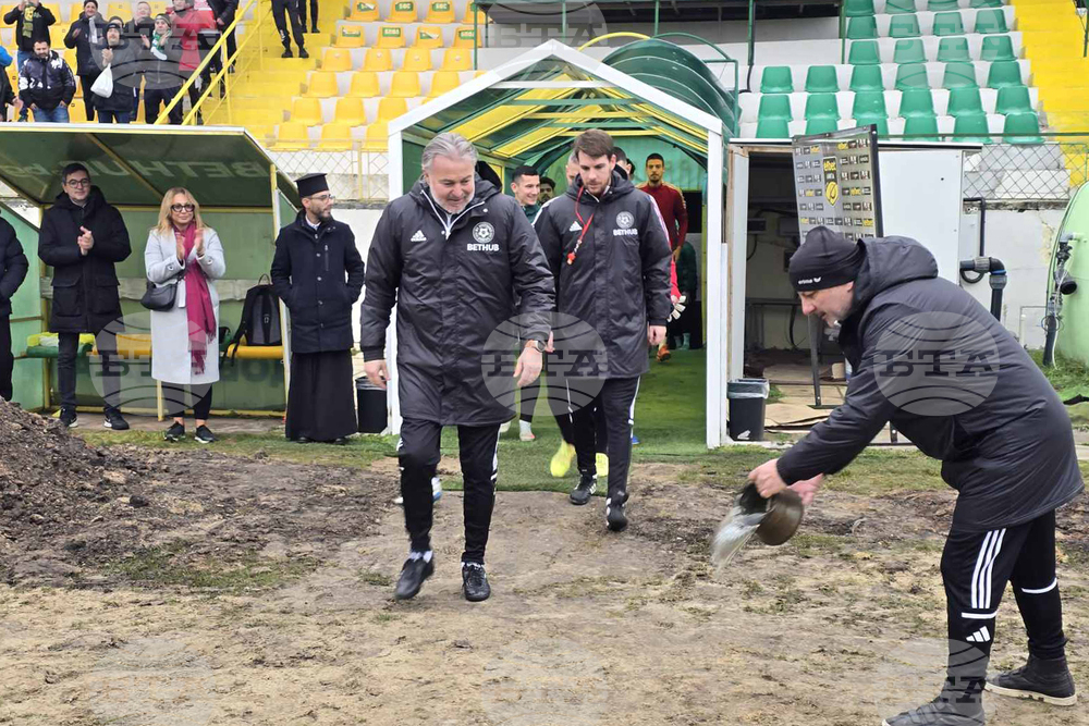 Ясен Петров дебютира с победа начело на Добруджа