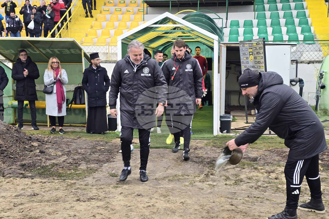 Ясен Петров дебютира с победа начело на Добруджа