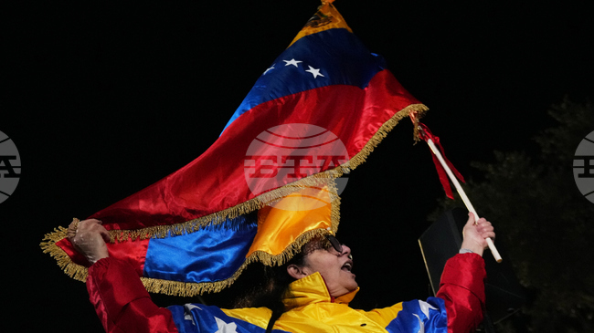 Хиляди поддръжници на Мадуро протестираха в Каракас срещу задържането му