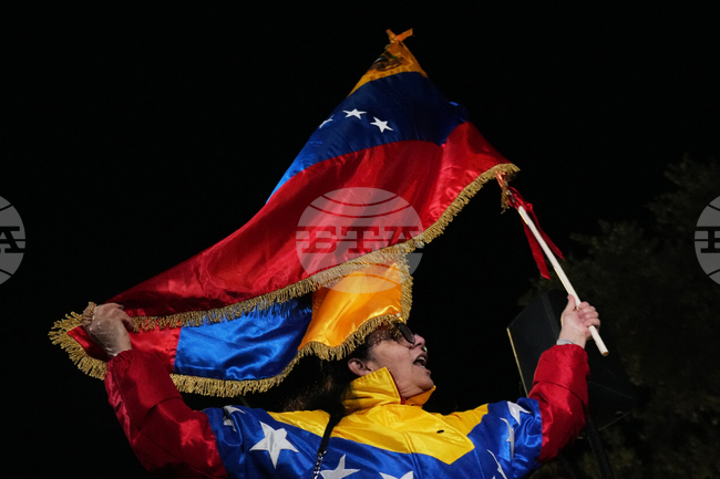 Хиляди поддръжници на Мадуро протестираха в Каракас срещу задържането му