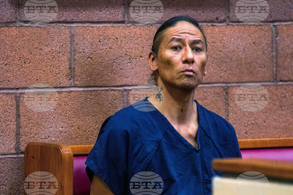 Актьорът от „Танцуващият с вълци“ Нейтън Преследващия кон саботира съда седмица преди процеса за сексуално насилие