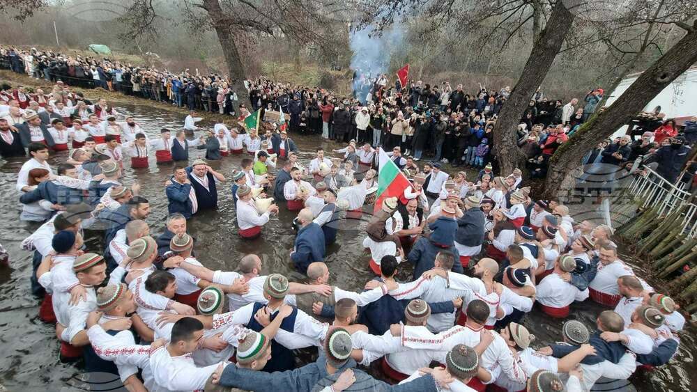 Hundreds Join Traditional Epiphany Chain Dance in Kalofer's River