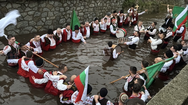 За десета поредна година в Шипка "спасиха" богоявленския кръст