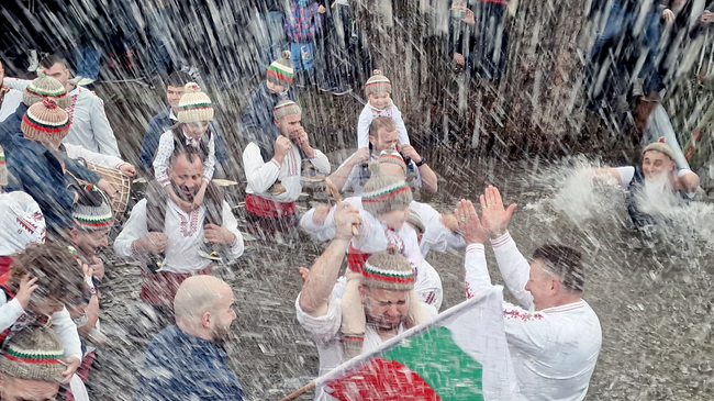 Калофер - Богоявление - мъжко хоро