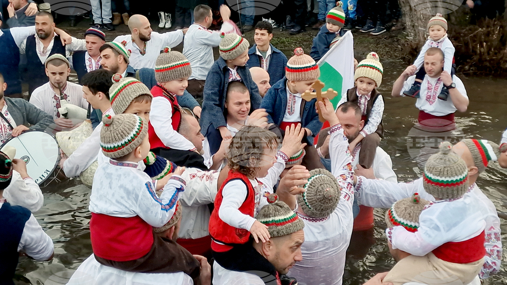 Калофер - Богоявление - мъжко хоро