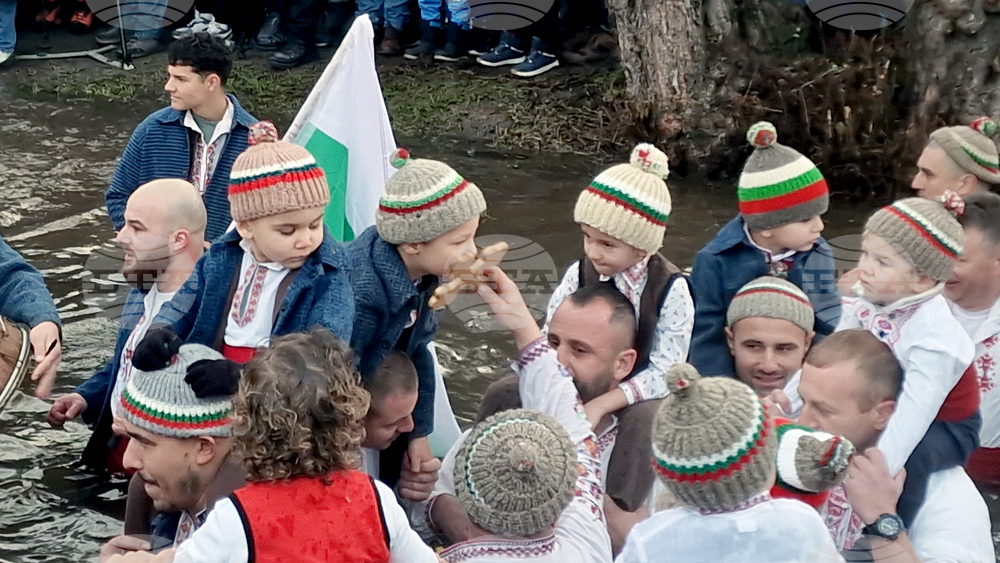 Калофер - Богоявление - мъжко хоро