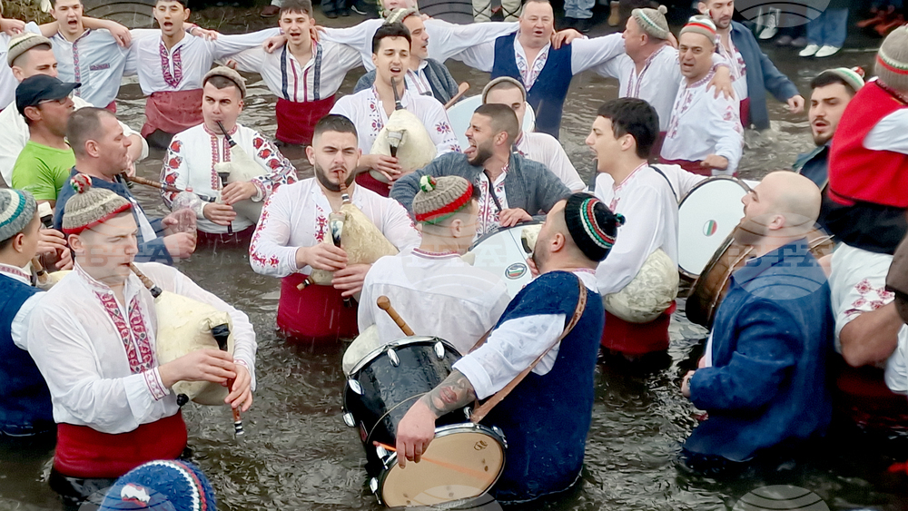 Калофер - Богоявление - мъжко хоро