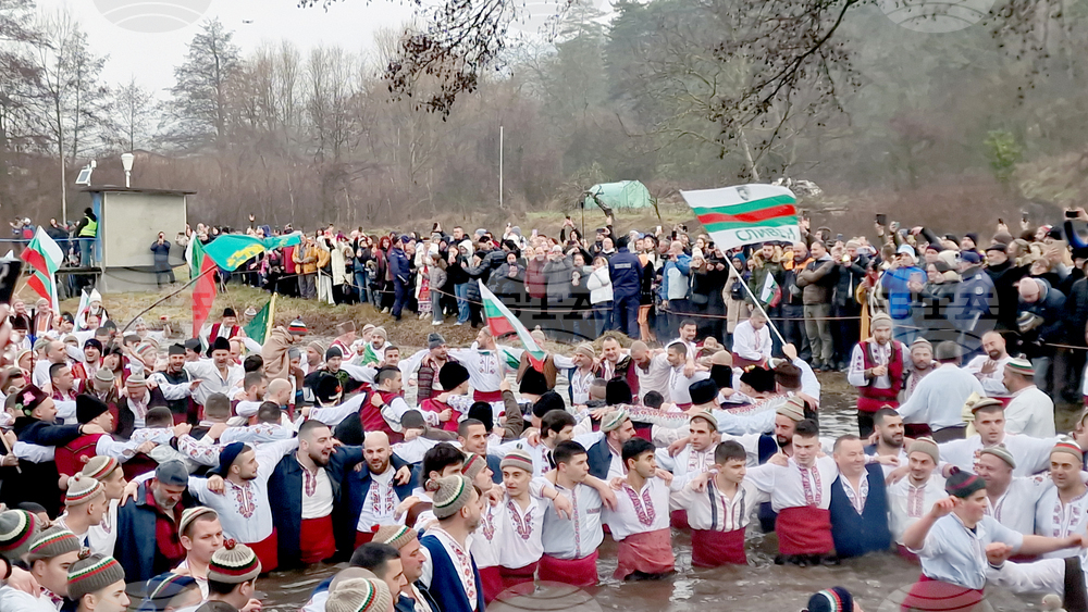 Калофер - Богоявление - мъжко хоро