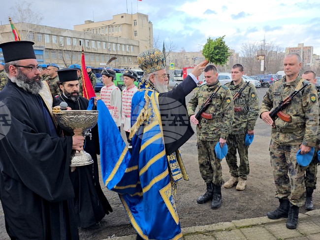 Кърджали - митрополит Николай - воински знамена - освещаване