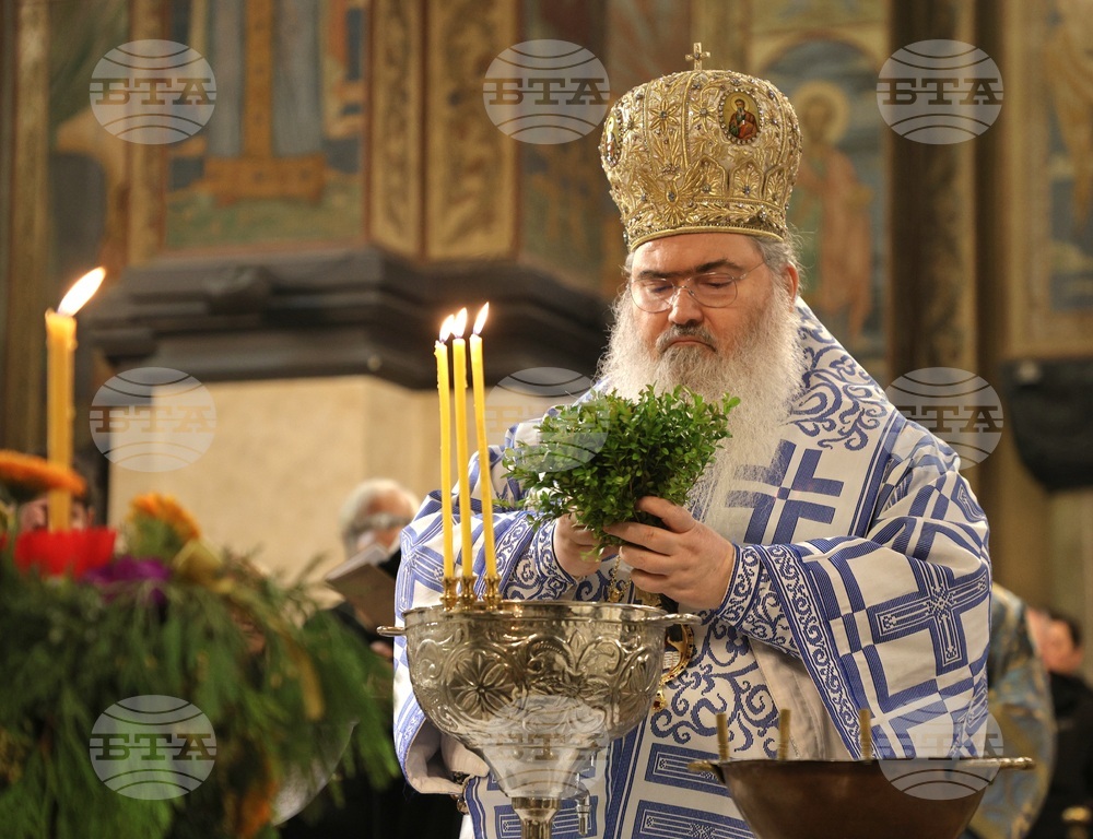 Богоявление ни дава заповед да отхвърлим нечестието и да живеем праведно, каза Варненският митрополит Йоан