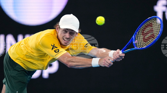 Домакинът на "Юнайтед къп" Австралия обърна Чехия и се класира на четвъртфинал като победител в група "D", Белгия от група „В“ също отива напред