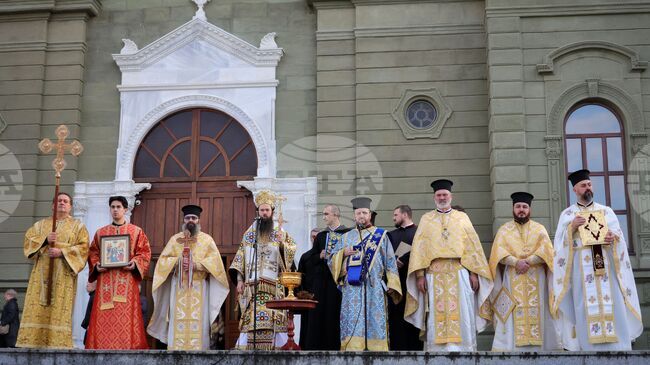 „Живеем във времена на изпитания“, заяви на Богоявление в Бургас Сливенският митрополит Арсений