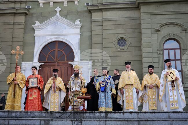 „Живеем във времена на изпитания“, заяви на Богоявление в Бургас Сливенският митрополит Арсений