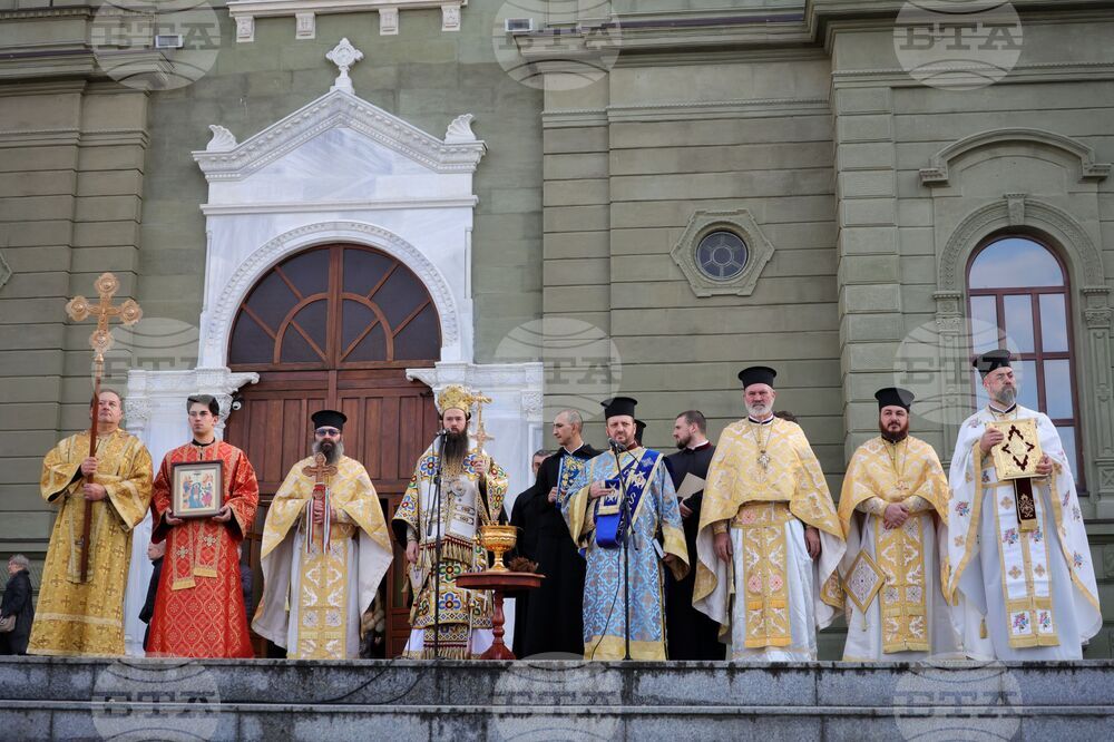 Бургас - освещаване на бойни знамена